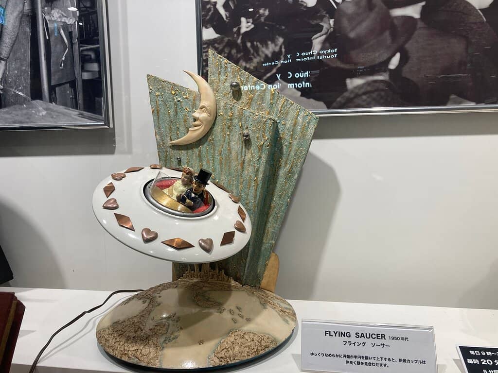 Retro & Themed Displays