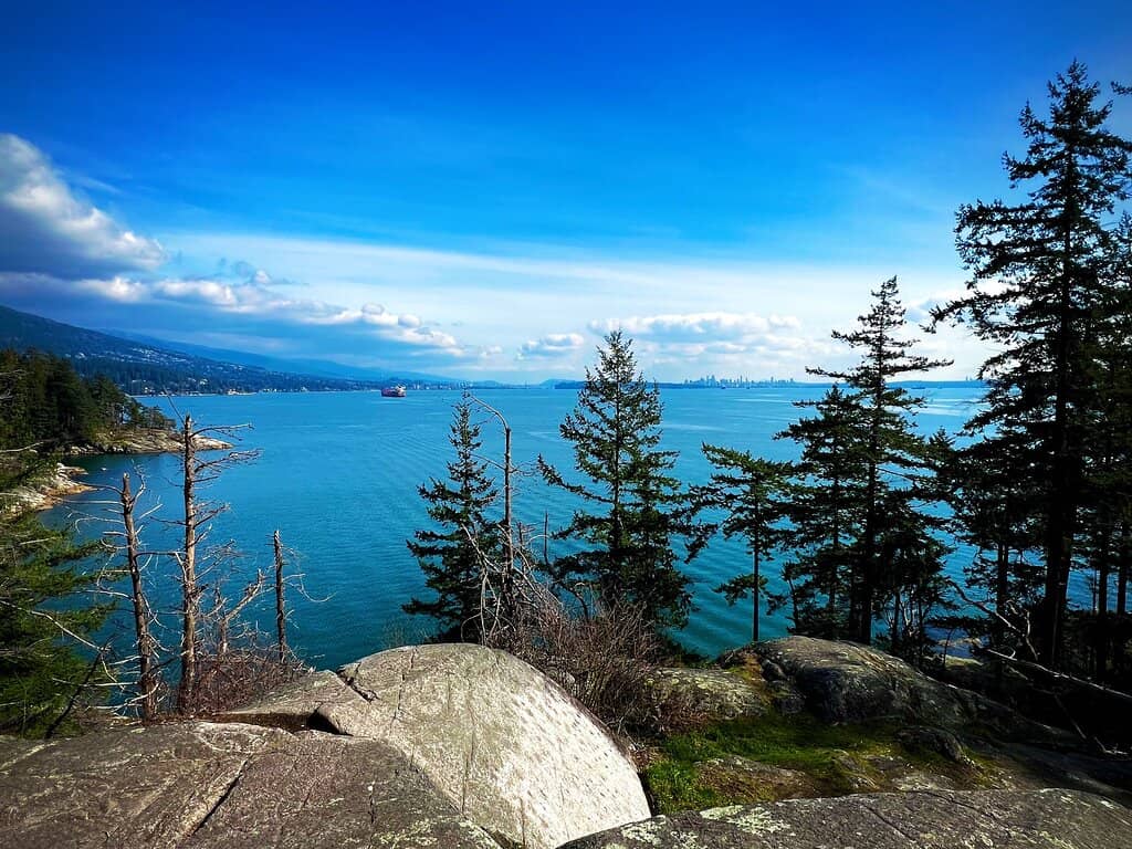 Ocean Views & Cityscape