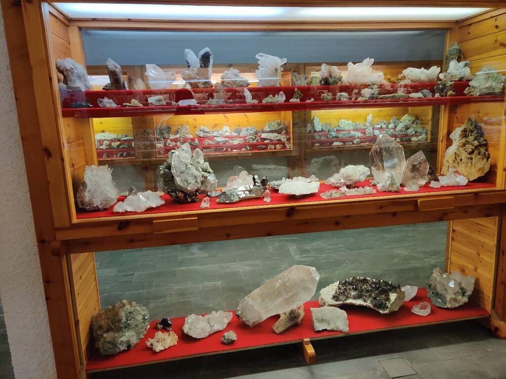 Artisan Jewelry and Antiques