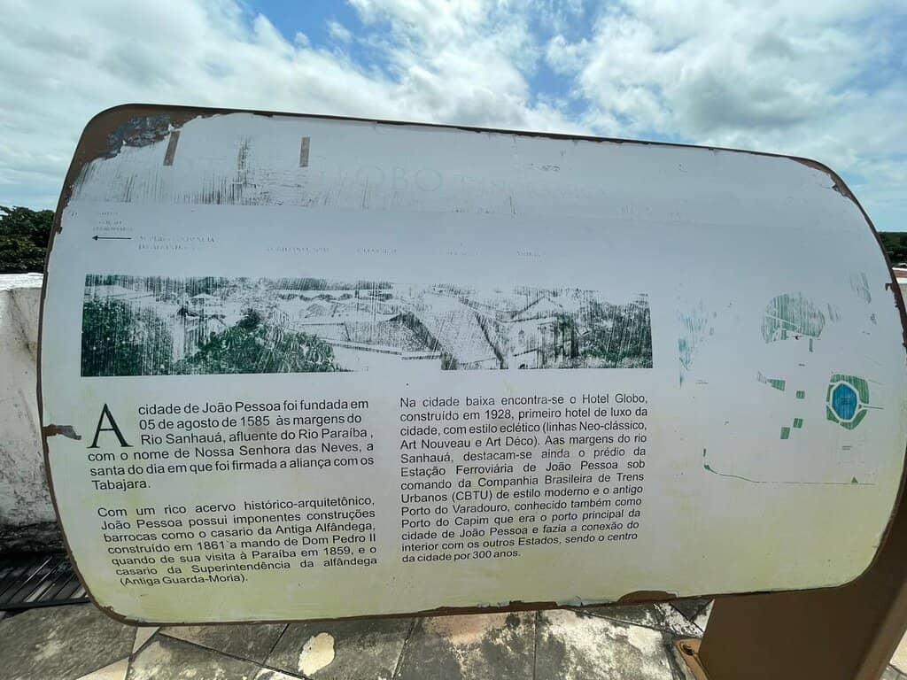 Art Gallery & Local Crafts