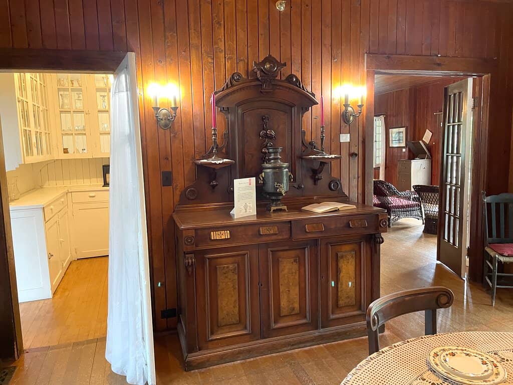 Tranquil Lakeside Gardens