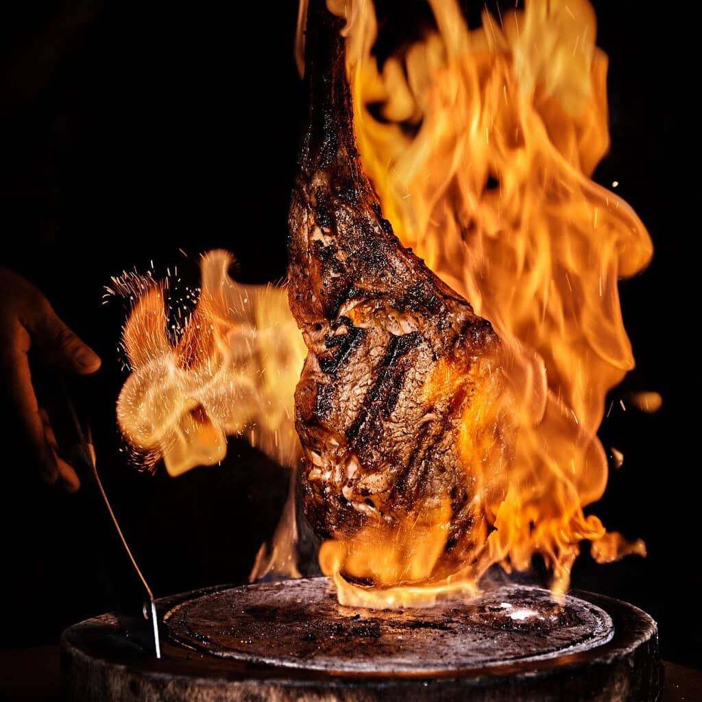 Chic Waterfront Ambiance