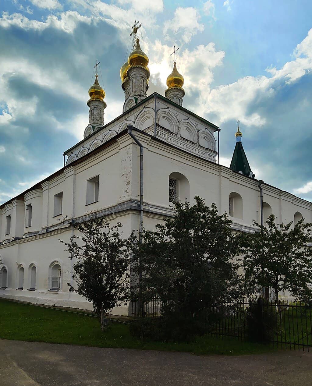 Well-Maintained Grounds