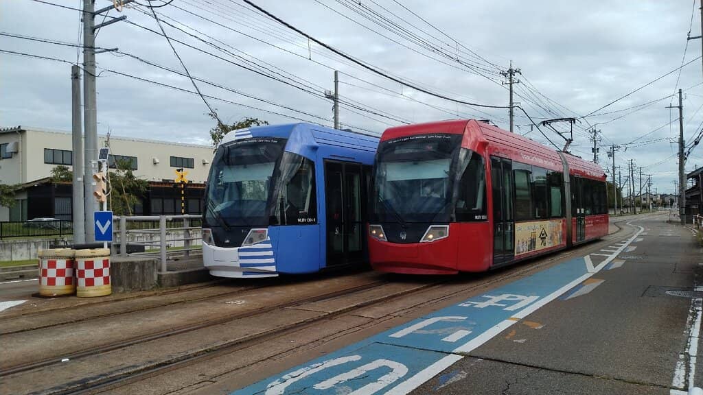 Takaoka Station Manyo Line Platform