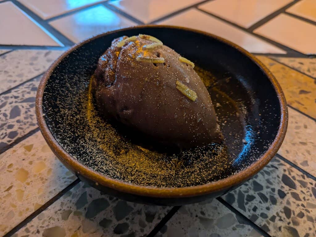 Intimate & Cozy Ambiance