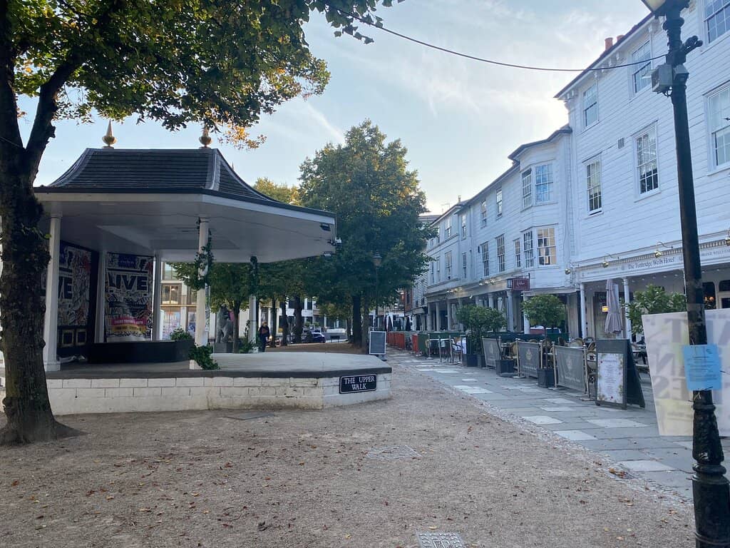 Independent Boutiques & Galleries