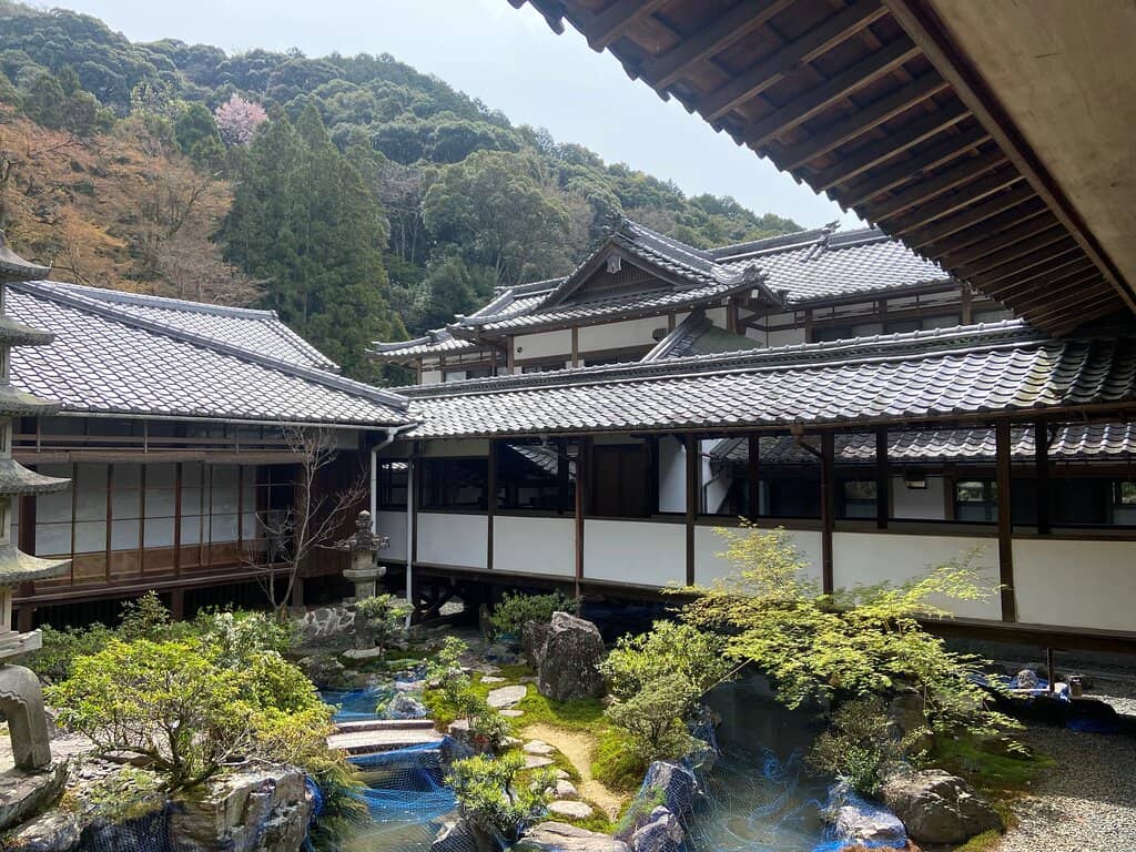 Picturesque Approach