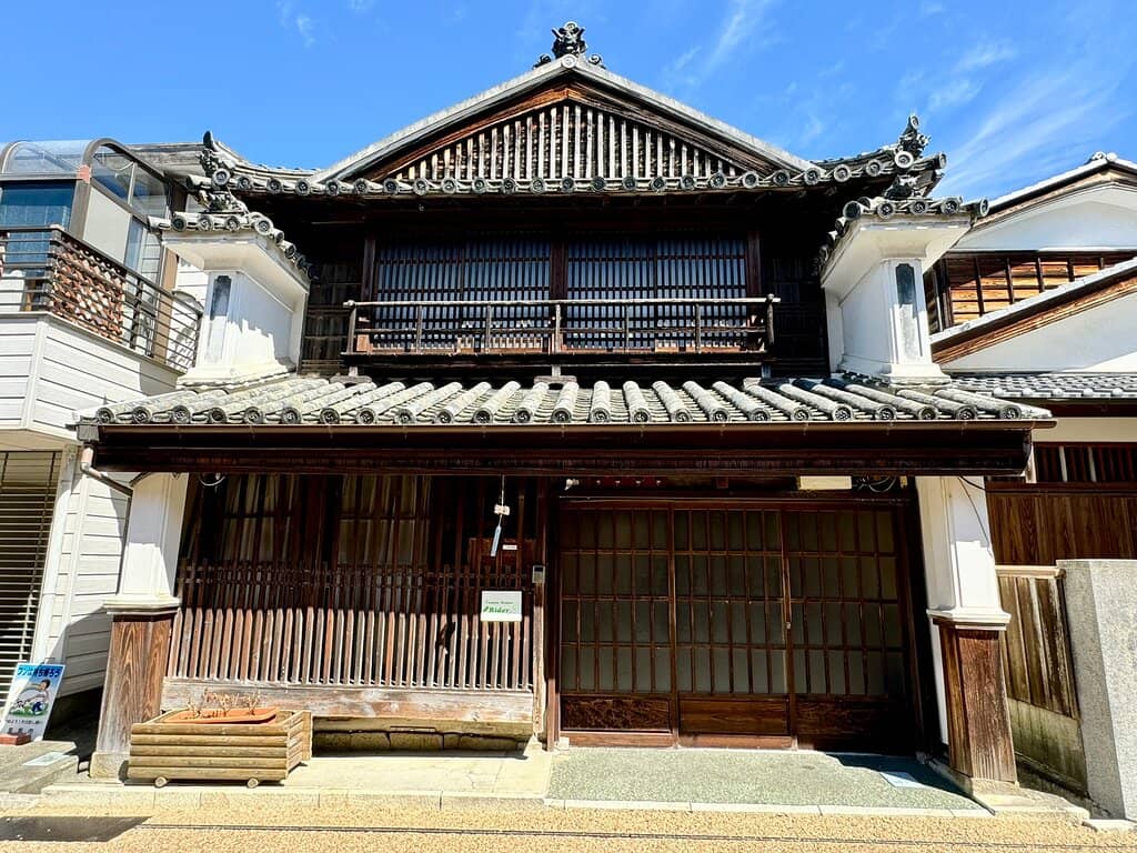 Mino Lookout Building