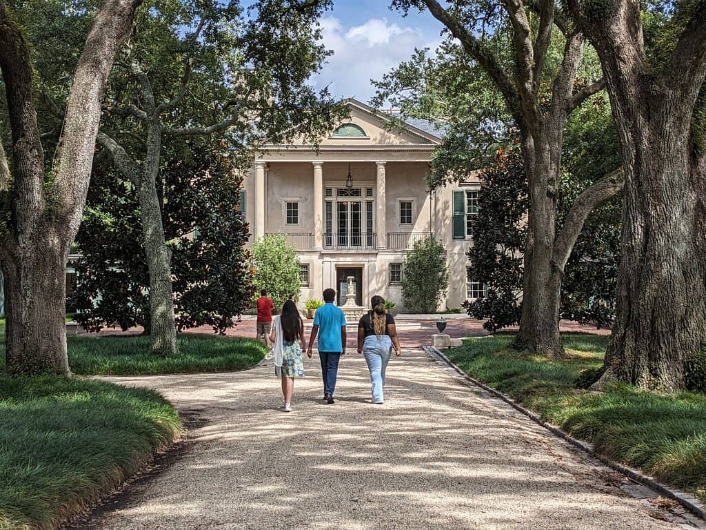 Peaceful Benches and Squirrel Encounters