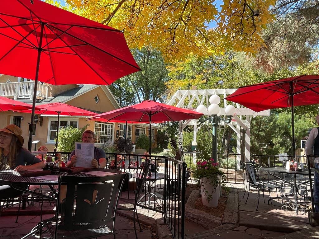 Cozy Ambiance & Friendly Staff