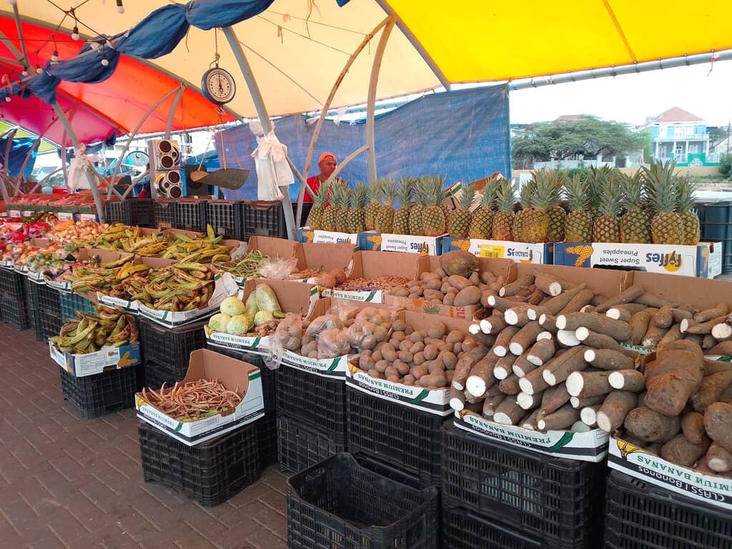 Boat-to-Boat Shopping