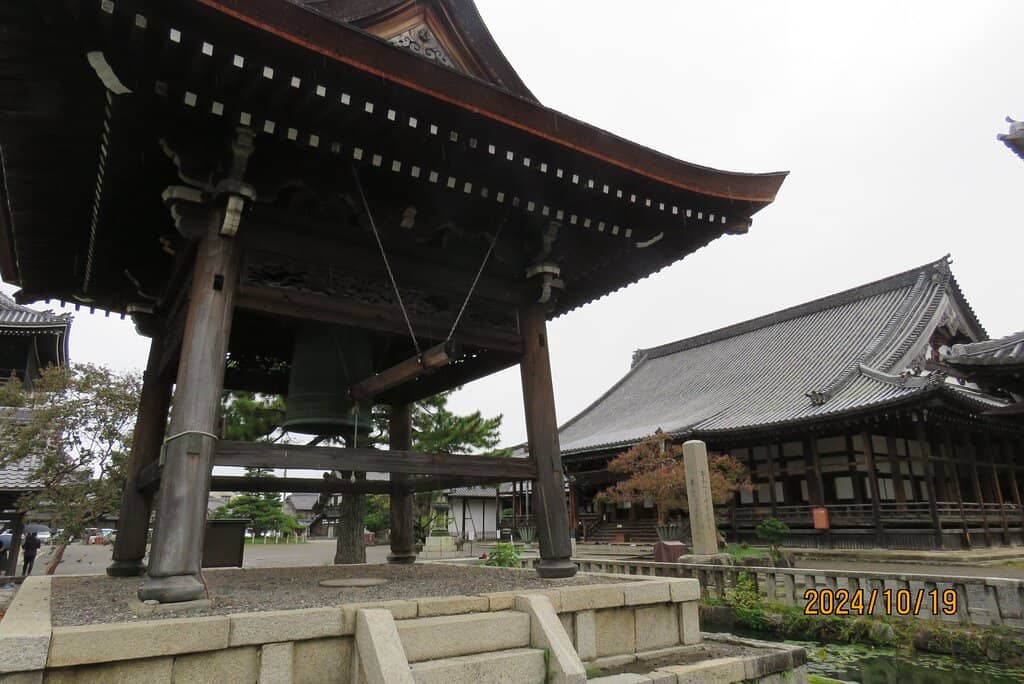 Spacious Temple Grounds