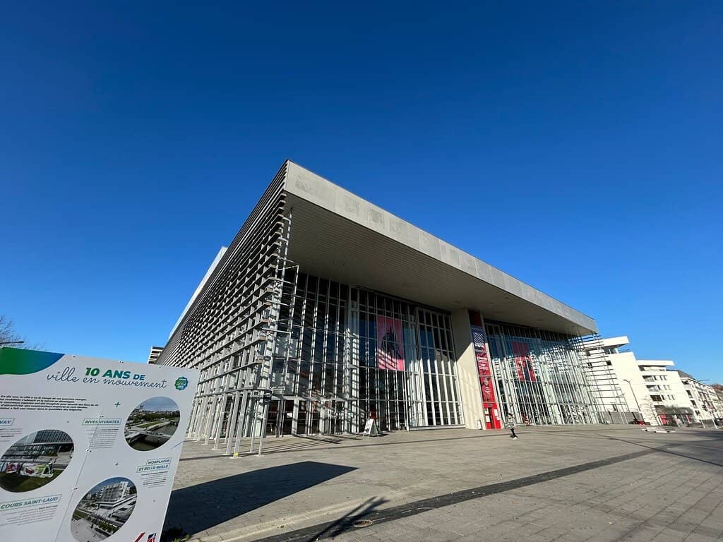 Modern Theatre Performances