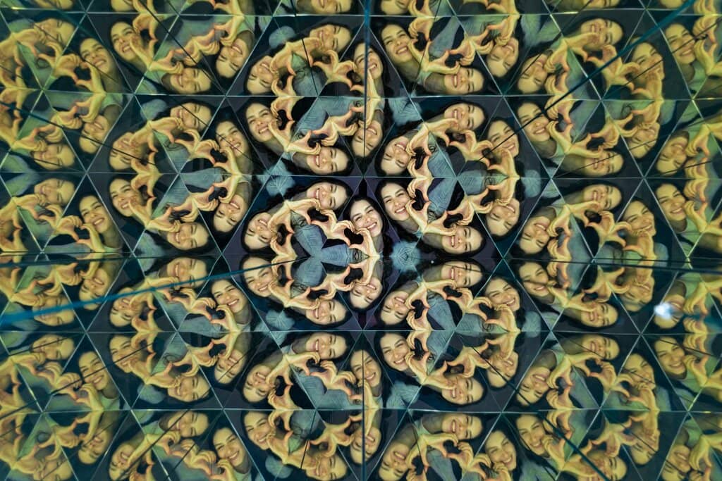 Holograms and Stereograms