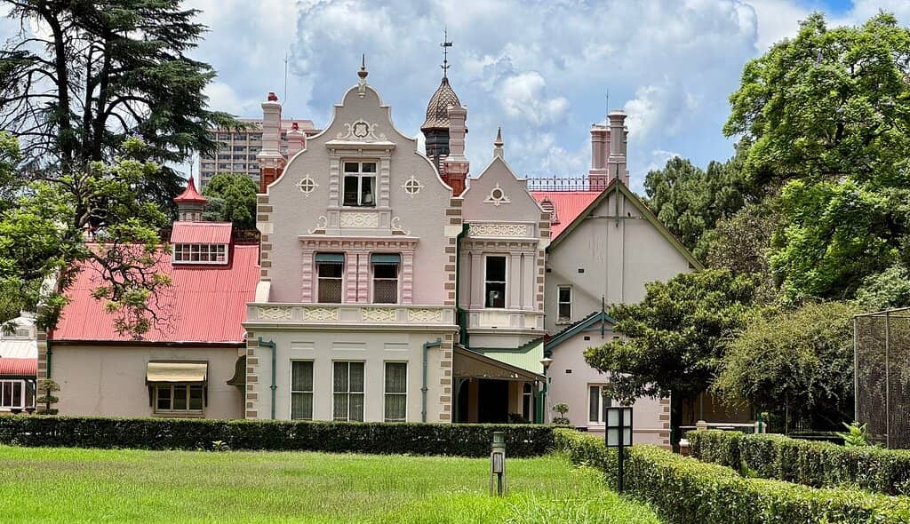 Victorian Architecture & Decor