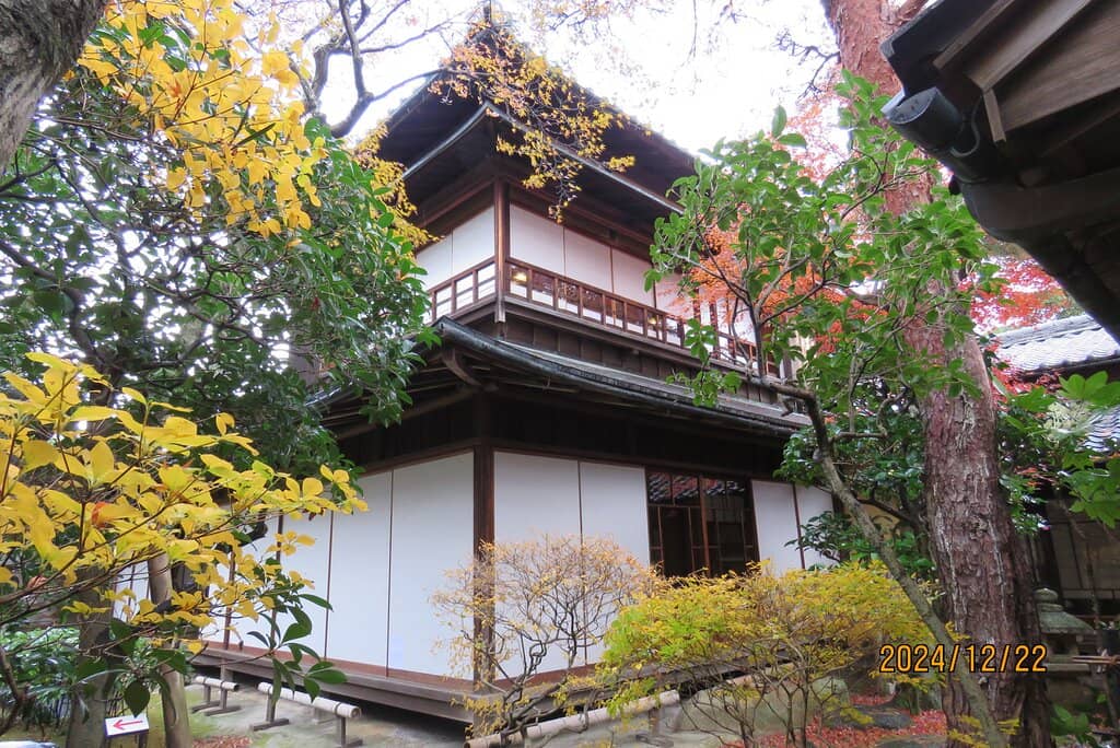 Spacious Edo-Period Garden