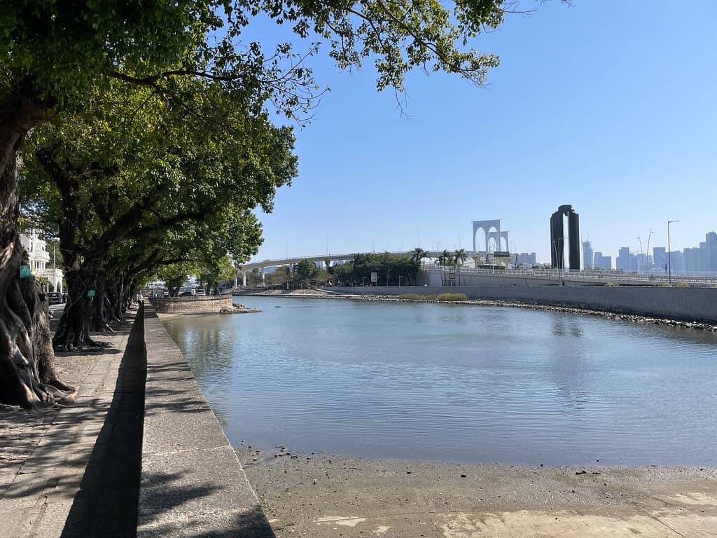 Avenida Republica Promenade