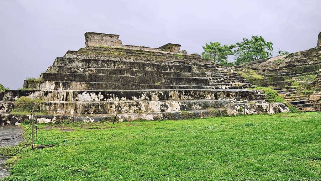 Well-Signposted Paths