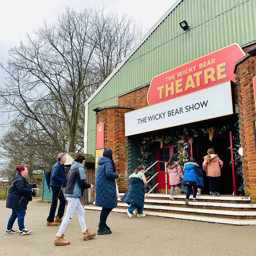 Lakeside Walks & Green Spaces