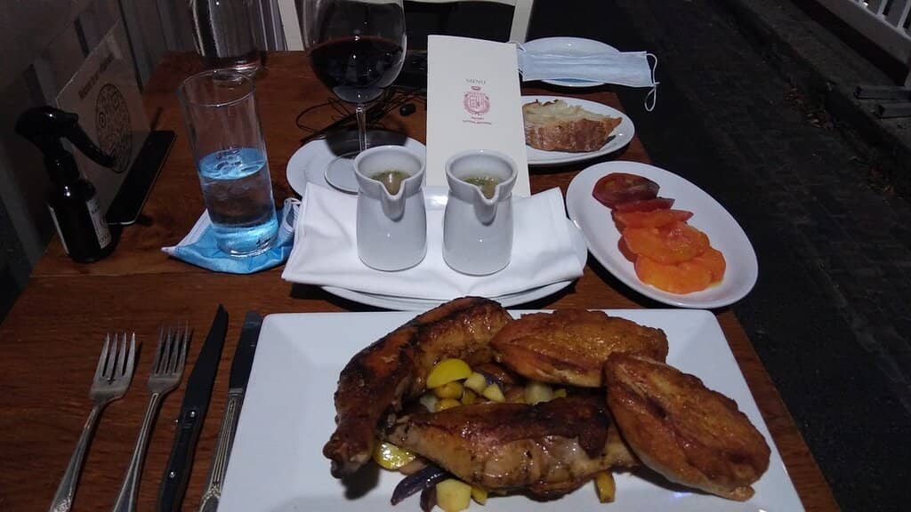 Rustic Ambiance & Open Kitchen