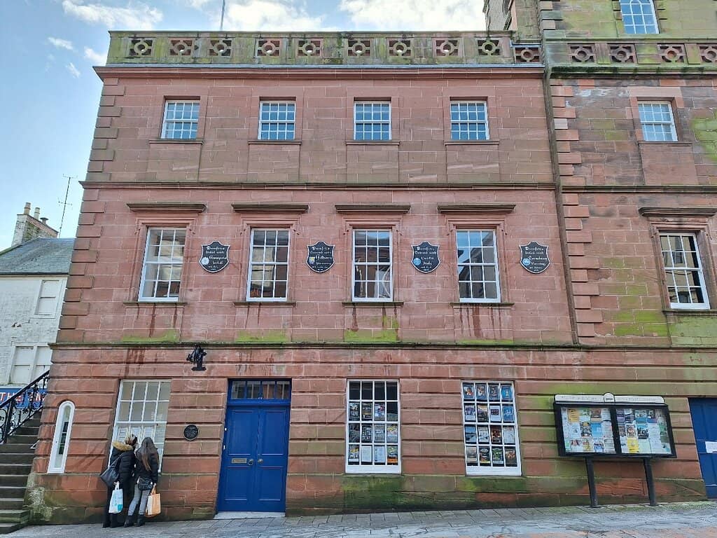 Pedestrianised Queensberry Square