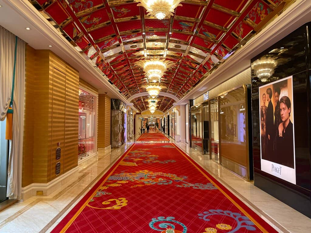 Performance Lake Show