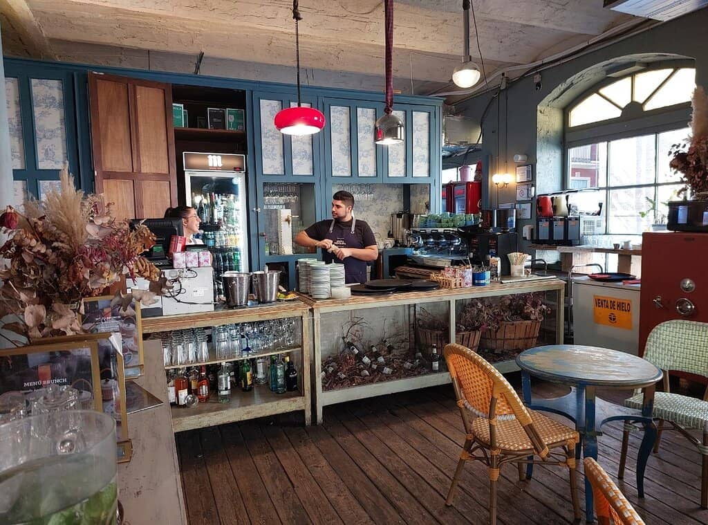 Delectable Cakes & Pastries