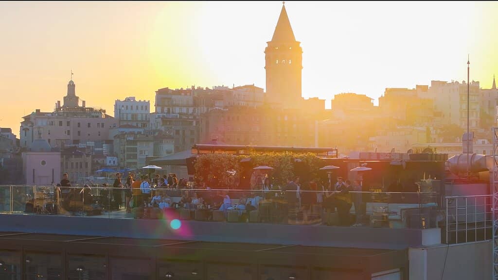 Chic Rooftop Ambiance