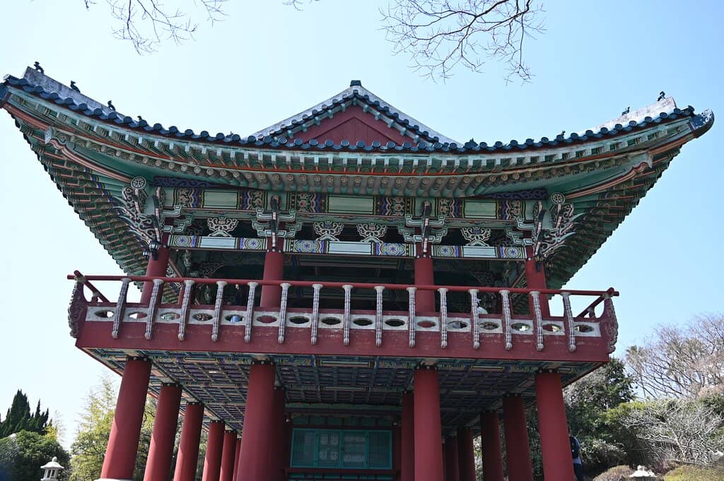 Panoramic Valley Views