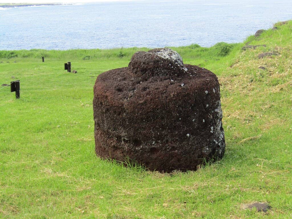 Fallen Moai & Pukaos