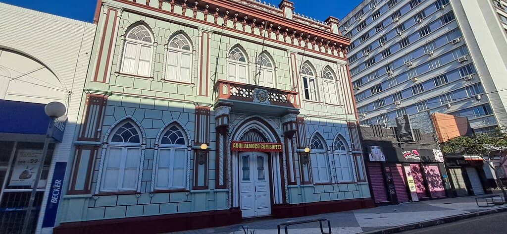 Mature Tree-Shaded Paths