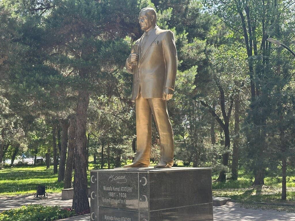 Atatürk Statue