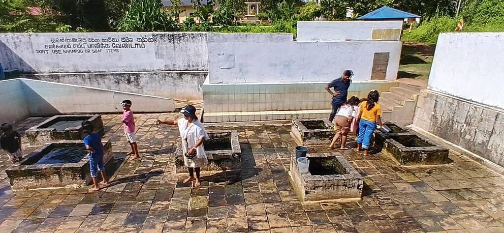 Local Crafts & Snacks