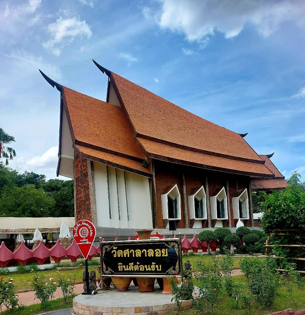 Thao Suranari Sculpture