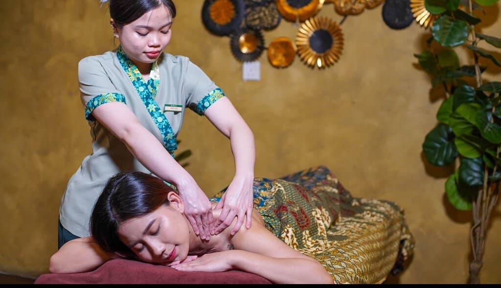 Local Kopitiams & Eateries