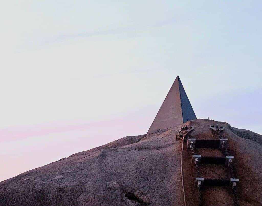 Rocky Waterfront Views