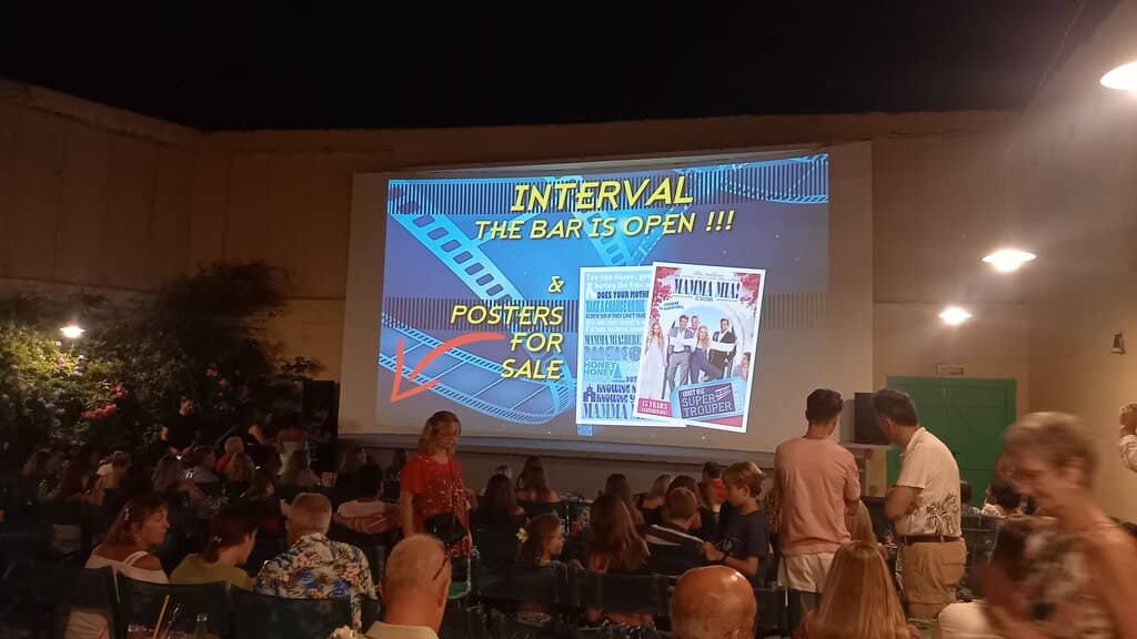 Pre-Show Drinks & Atmosphere