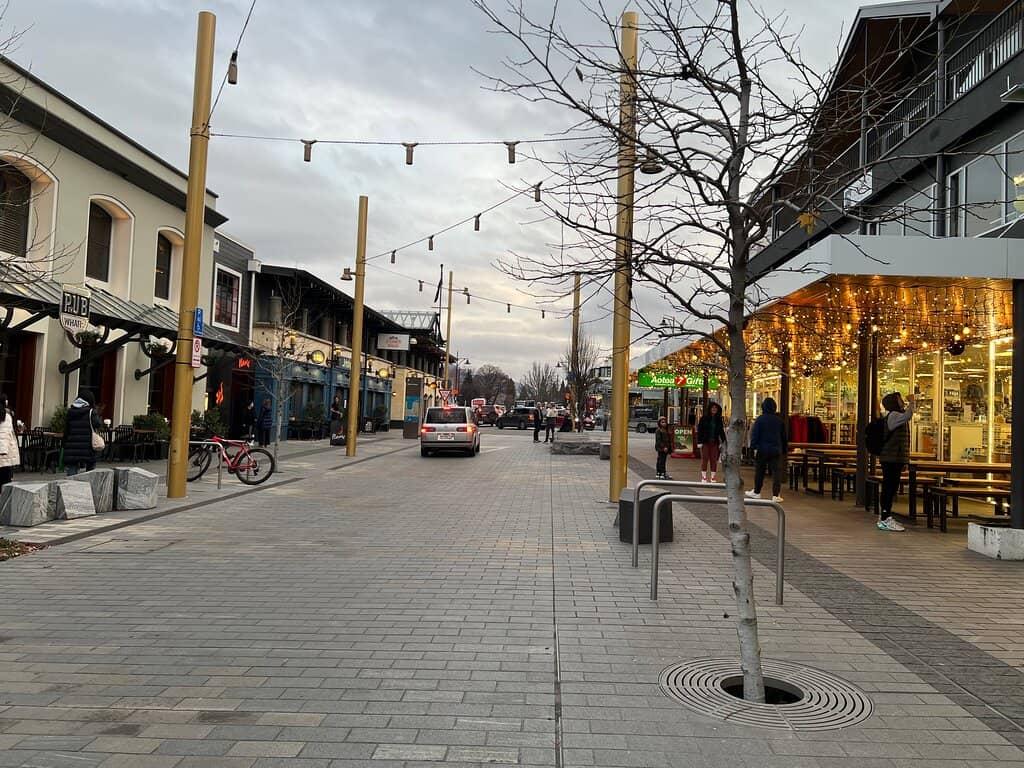Scenic Beach Street Views
