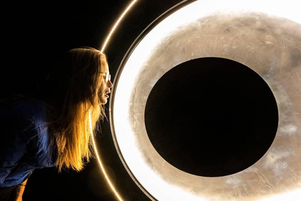 The Immersive Mirror Room