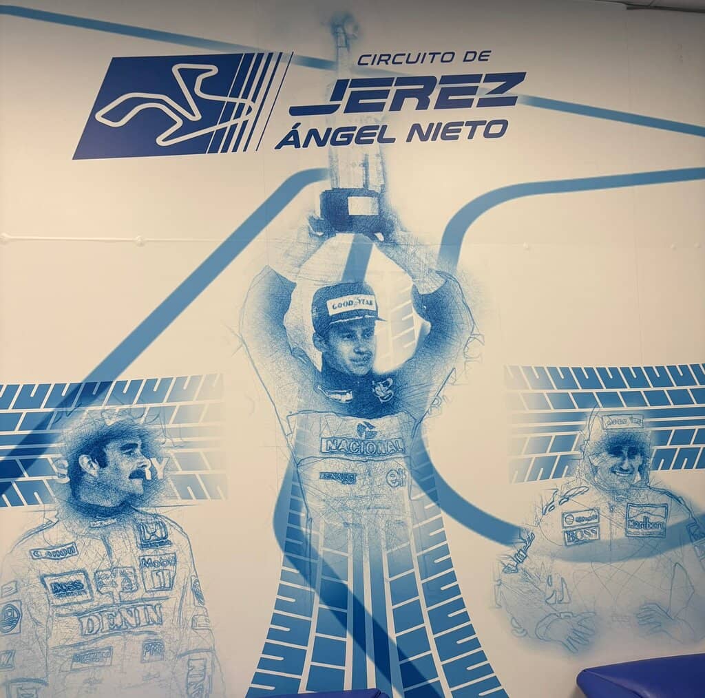 Tribuna X Grandstand