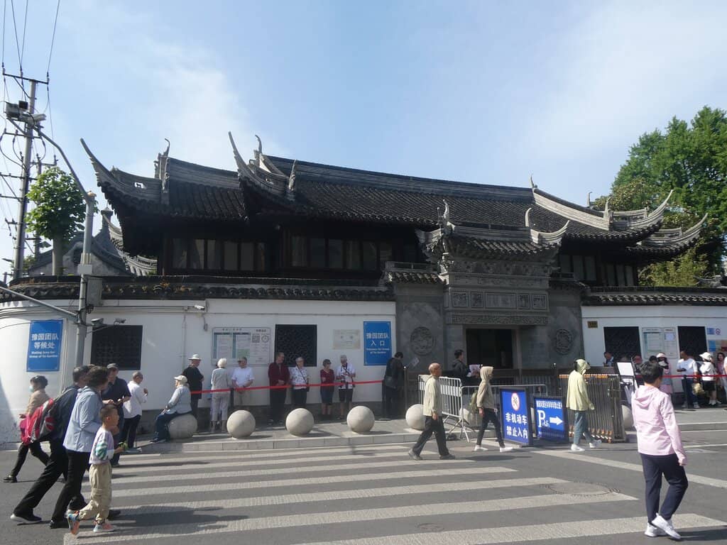 Mid-Lake Pavilion Teahouse