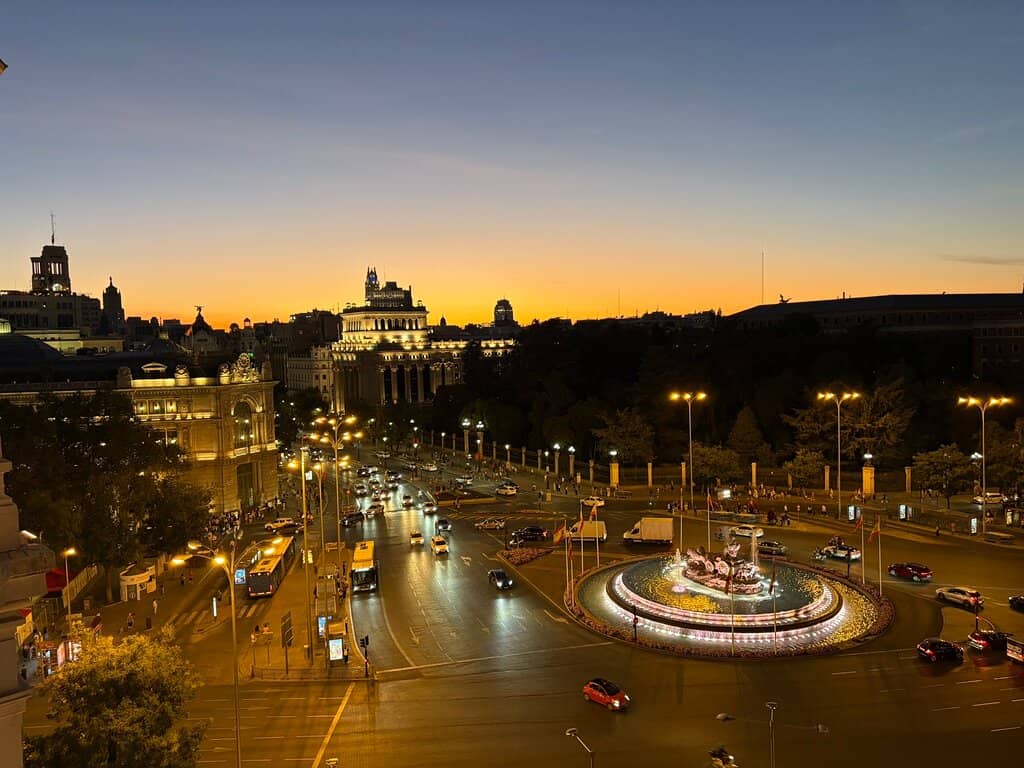 Chic Rooftop Ambiance