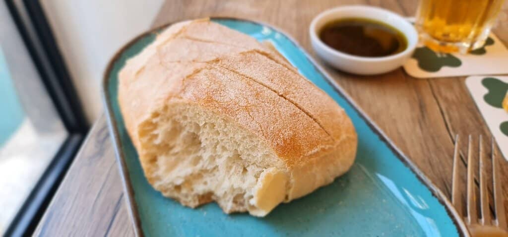 Vibrant Greek-Inspired Atmosphere