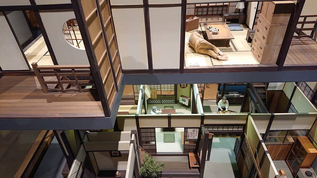 Interactive Set Pieces