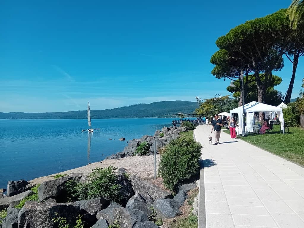 Lakeside Strolls & Markets