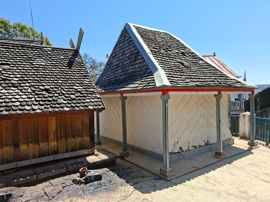 Sacred Sites & Tombs