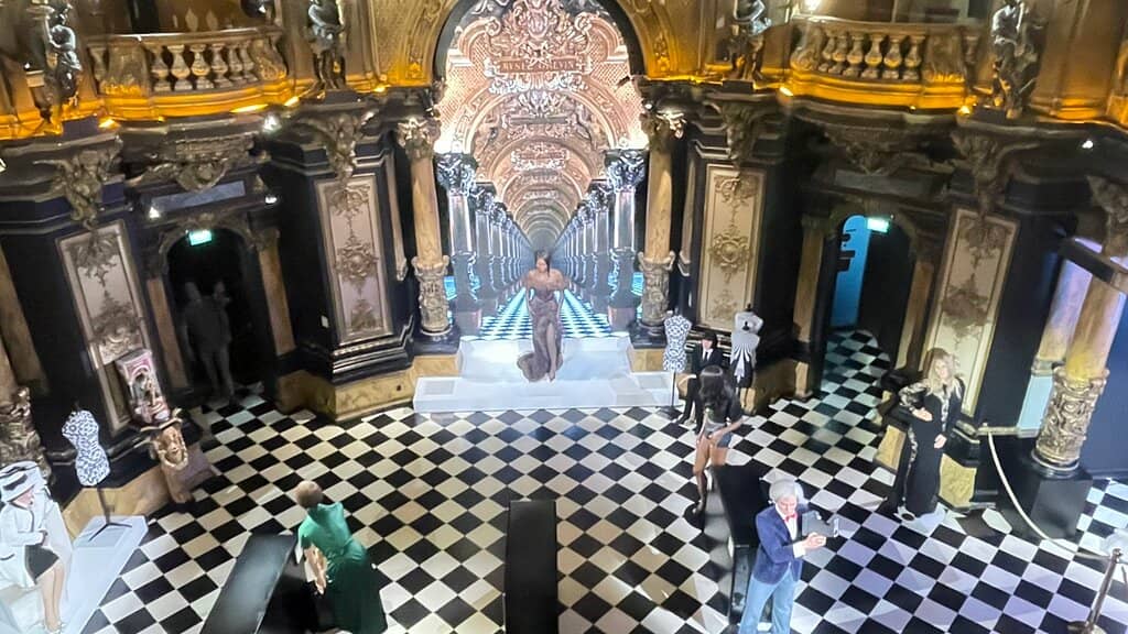 The Mirrored Theatre