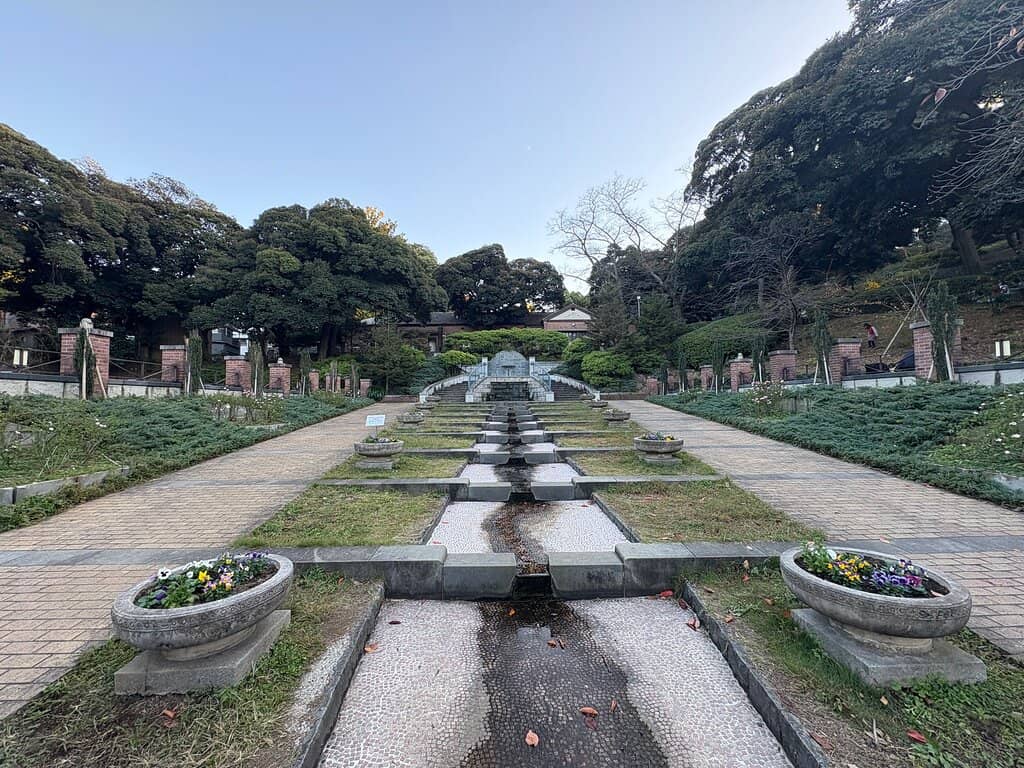 Motomachi Park's Serene Paths