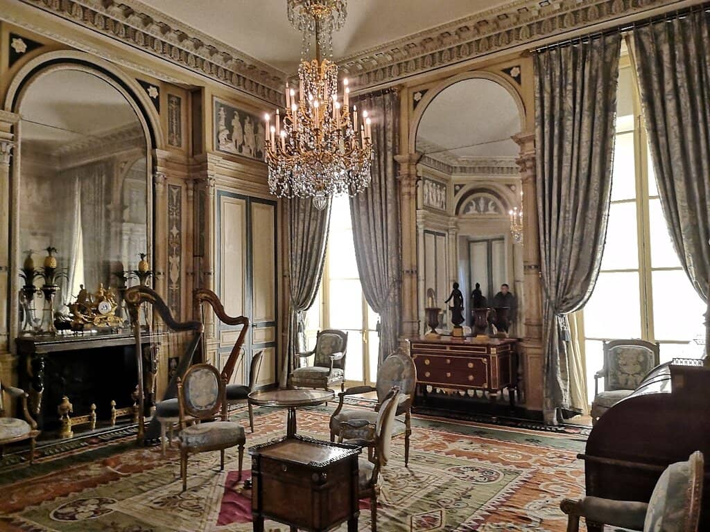 Jewelry and Fine Objects