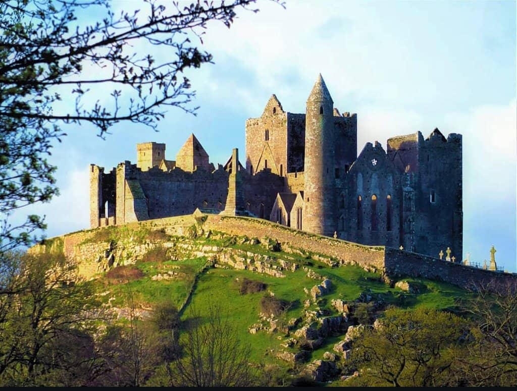Rock of Cashel (2026) – Best of TikTok, Instagram & Reddit Travel Guide